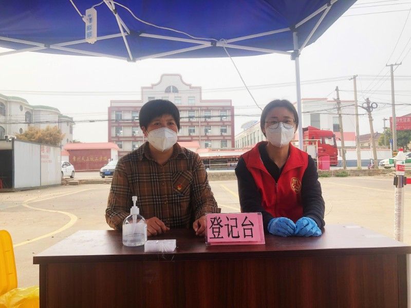 照片4 程静华和顾薇.jpg