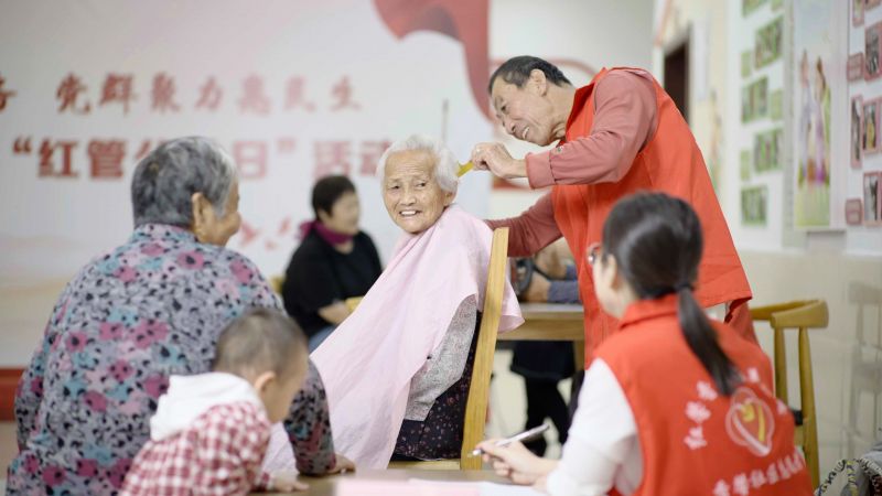 香馨社区红管公益日活动.jpg